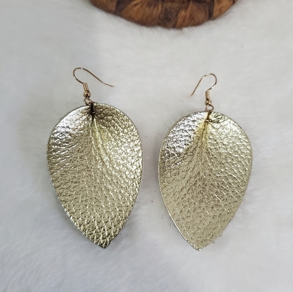 Genuine Leather Pebbled Gold Leaf Tear Drop Dangle Petal Fish Hook Earrings NWOT - Picture 3 of 7